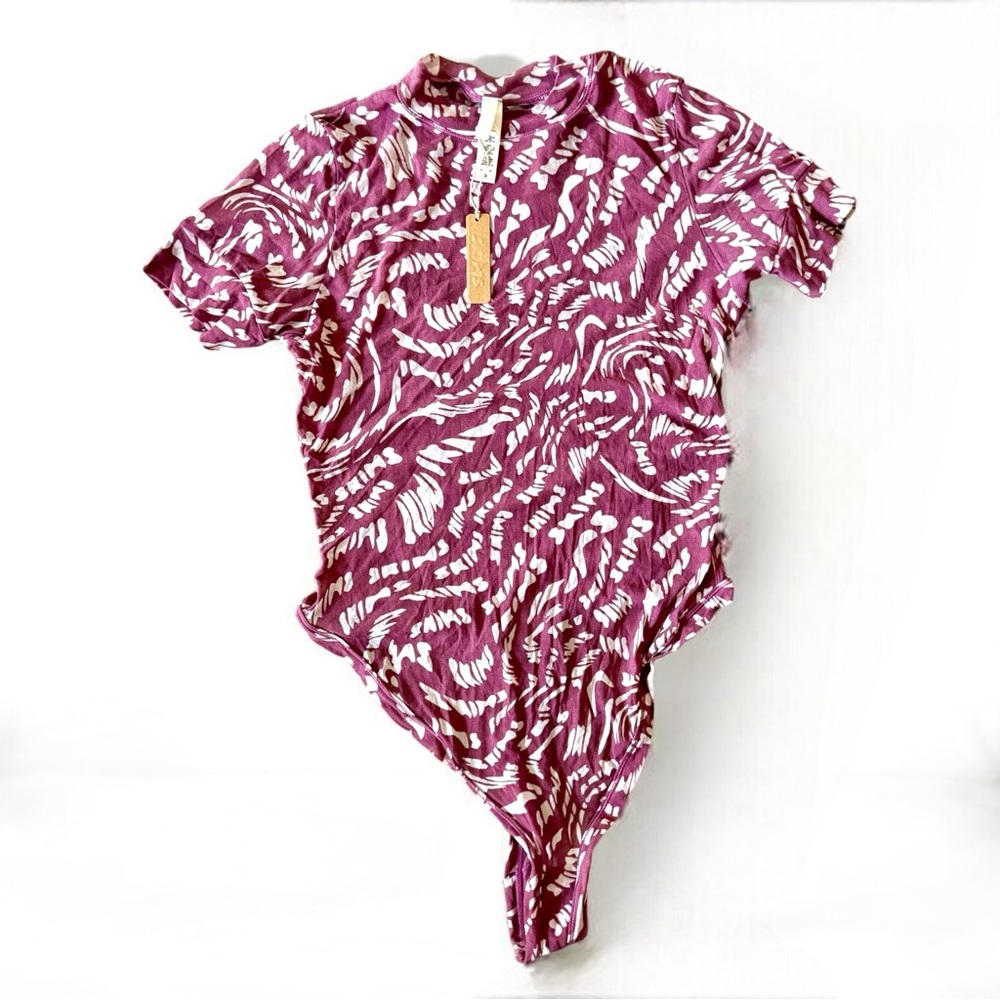 NWT SKIMS Logo Raspberry Short Sleeve Thong Bodysuit - 2X